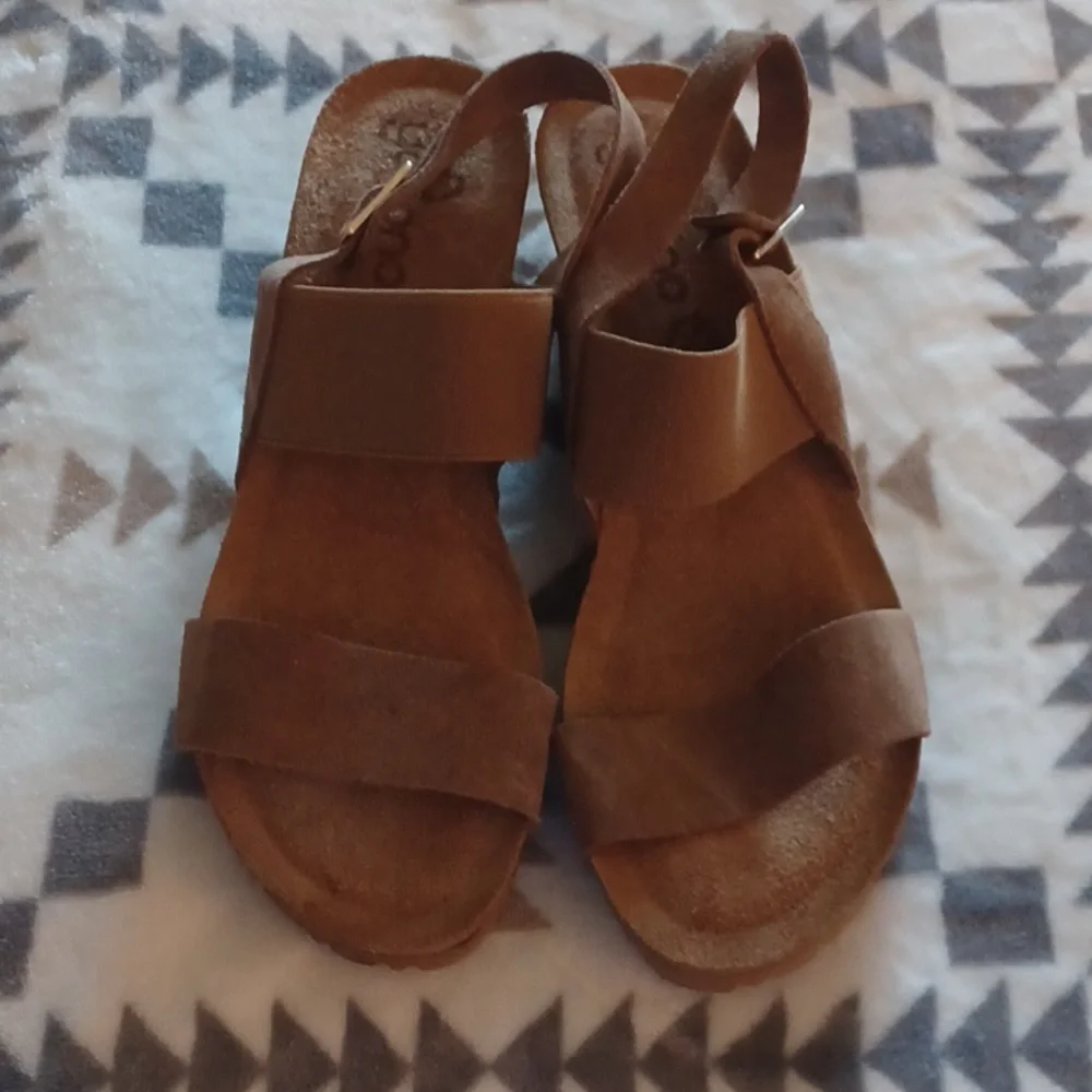 Sandals - Picture 2 of 4